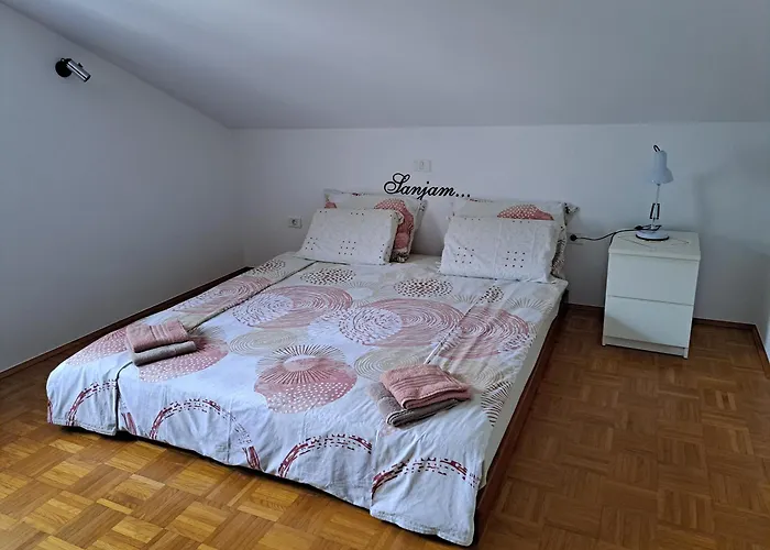 Apartma Aneja
